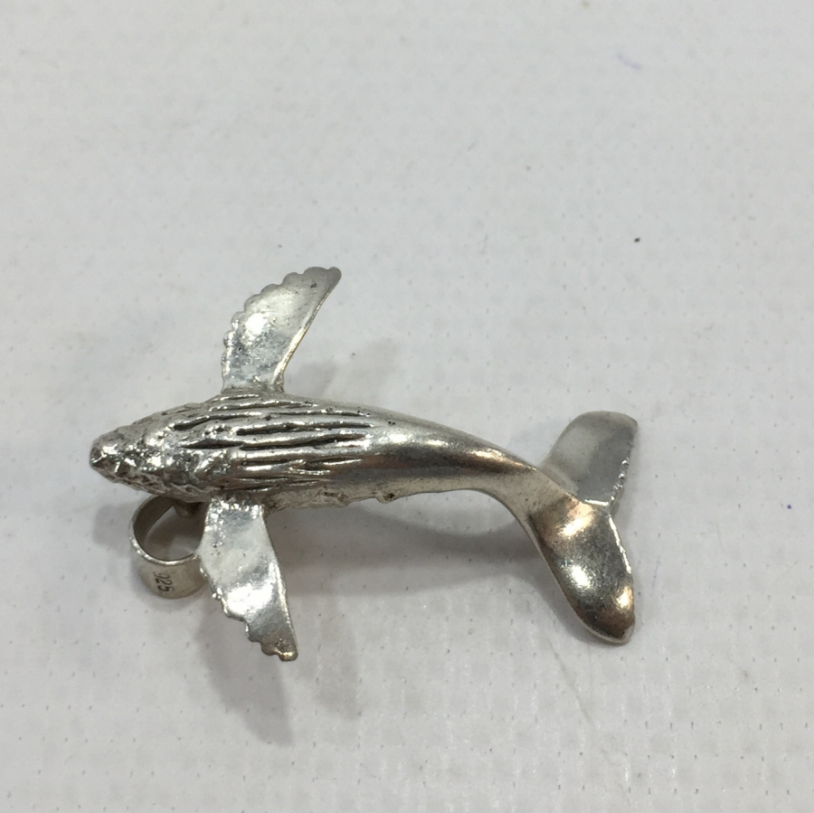 BALİNA FORMUNDA GÜMÜŞ KOLYE UCU