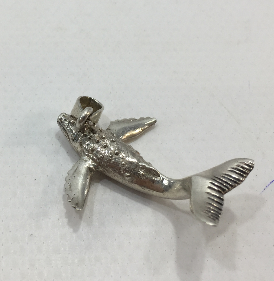 BALİNA FORMUNDA GÜMÜŞ KOLYE UCU