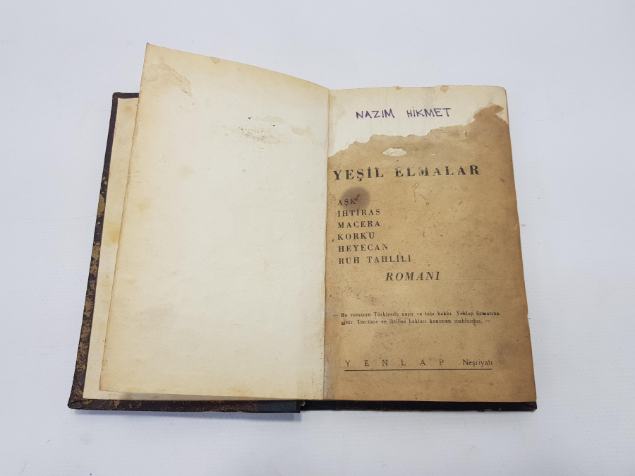 İLK BASKI KİTAP: NAZIM HİKMET - YEŞİL ELMALAR 