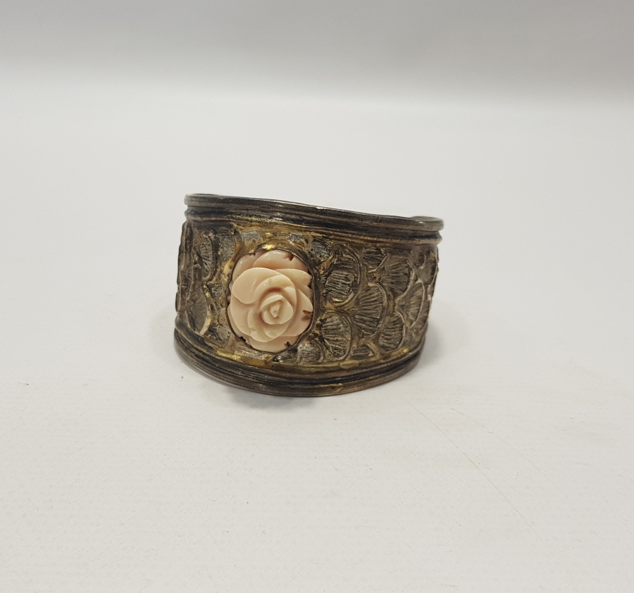 OSMANLI DÖNEMİ PEMBE MERCAN TAŞLI GÜL MOTİFLİ GÜMÜŞ BİLEZİK 