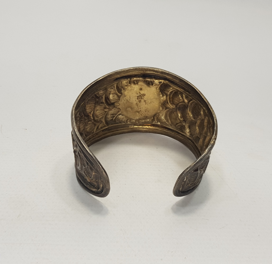 OSMANLI DÖNEMİ PEMBE MERCAN TAŞLI GÜL MOTİFLİ GÜMÜŞ BİLEZİK 