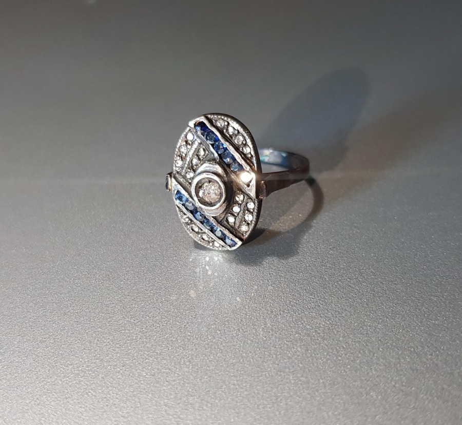 SAFİR VE ELMAS TAŞLARLA SÜSLÜ ALTIN YÜZÜK 