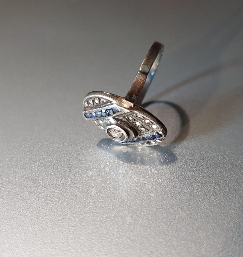 SAFİR VE ELMAS TAŞLARLA SÜSLÜ ALTIN YÜZÜK 