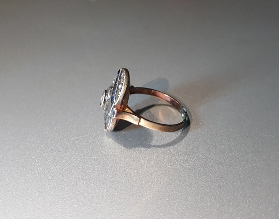 SAFİR VE ELMAS TAŞLARLA SÜSLÜ ALTIN YÜZÜK 