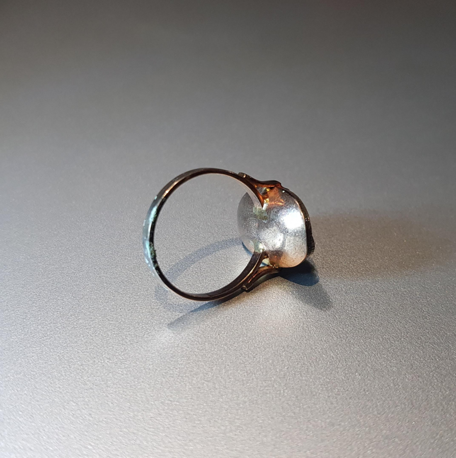 SAFİR VE ELMAS TAŞLARLA SÜSLÜ ALTIN YÜZÜK 