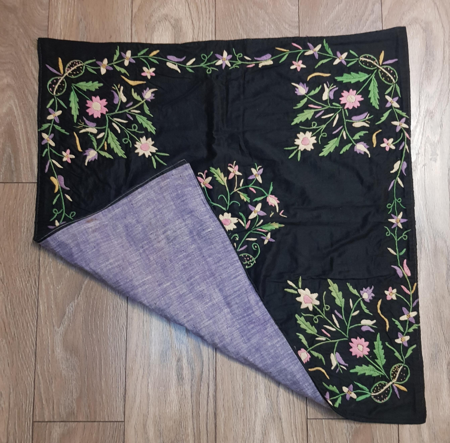 OSMANLI DÖNEMİ RUM İŞİ SUZENİ İŞÇİLİKLİ ÇİÇEK VE HAÇ GÖRSELLİ BOHÇA 