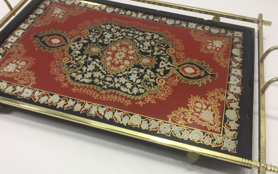 CAM ALTI EL BOYAMA PERÇİNLİ ANTİKA TEPSİ