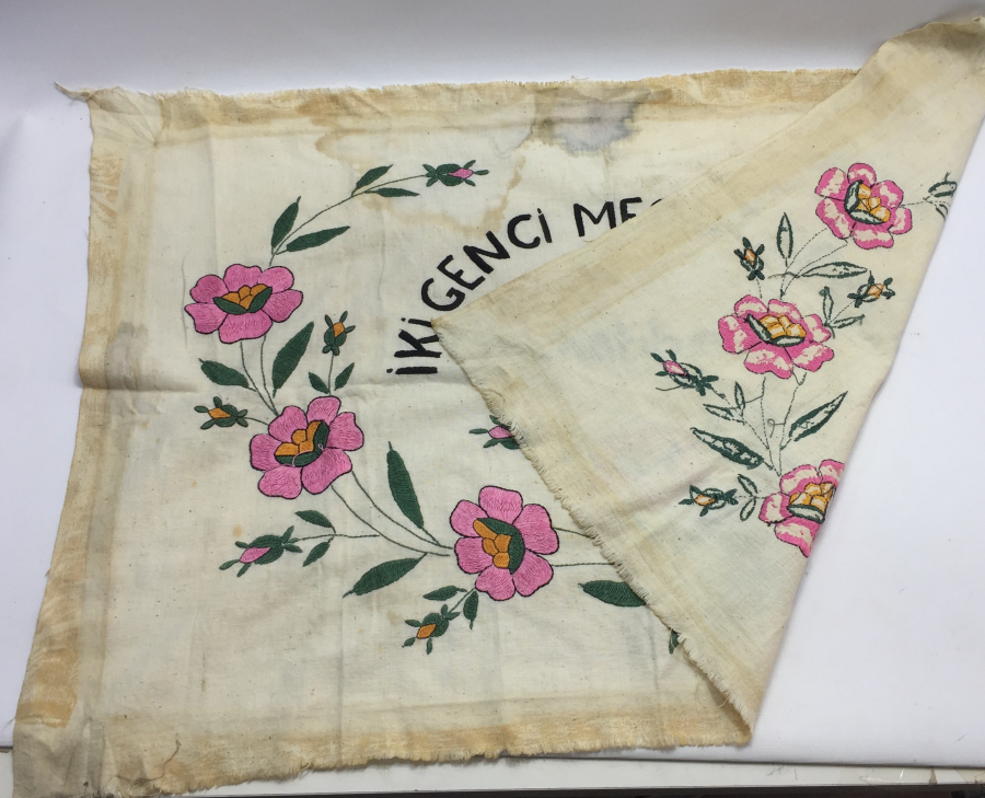 CUMHURİYET BAŞLARI İPEK İŞLEMELİ ÇEYİZ PANOSU