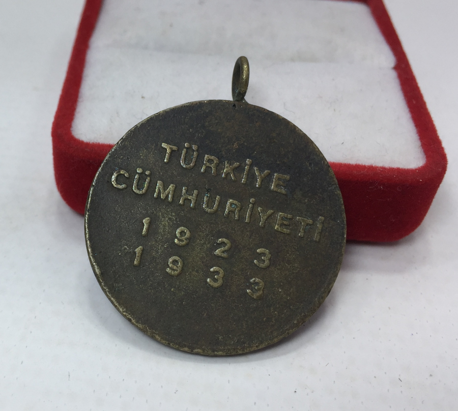 CUMHURİYETİMİZİN 10. YIL MADALYONU