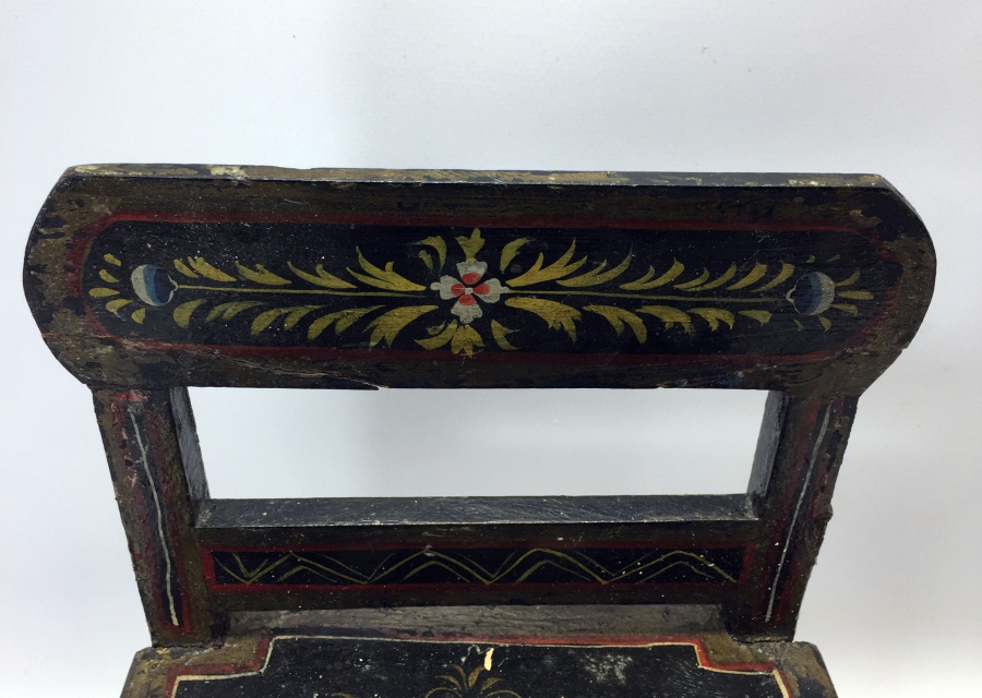 OSMANLI DÖNEMİ ÜZERİ KÖK BOYA İŞÇİLİKLİ ERMENİ ÇOCUK SANDALYESİ