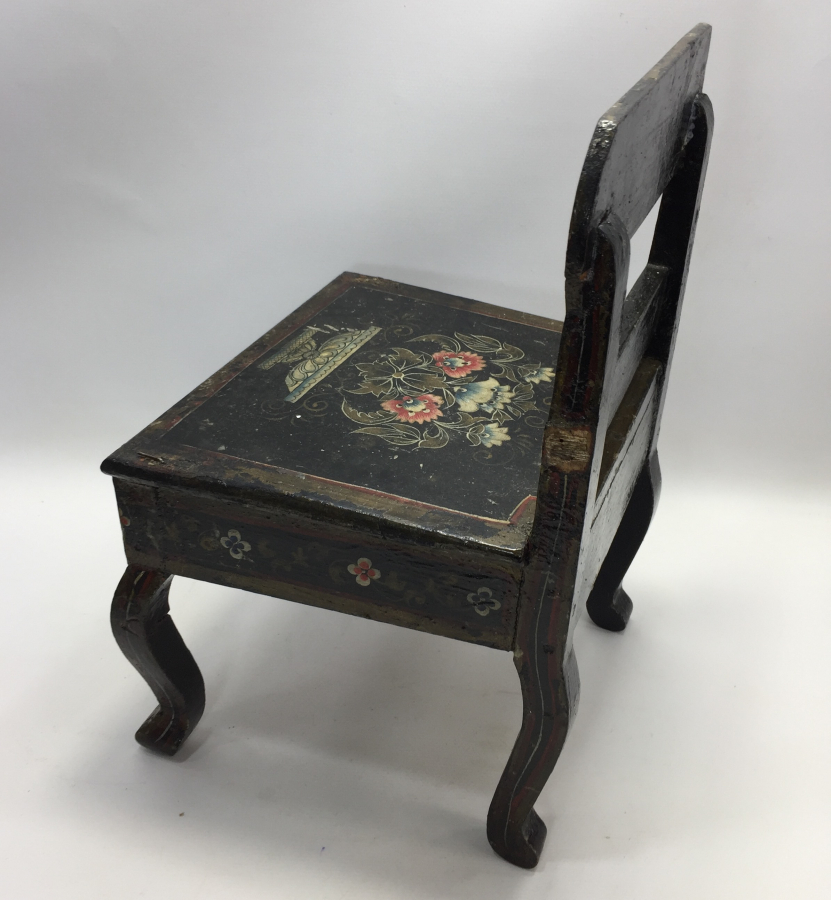 OSMANLI DÖNEMİ ÜZERİ KÖK BOYA İŞÇİLİKLİ ERMENİ ÇOCUK SANDALYESİ