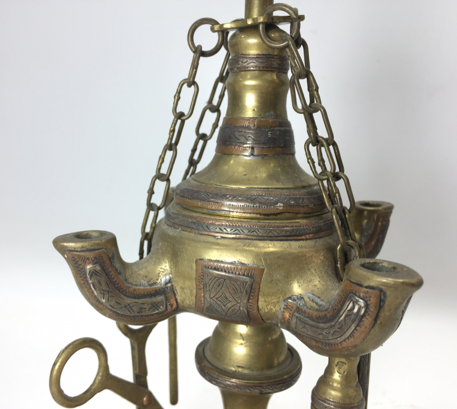 PİRİNÇ ÜSTÜ GÜMÜŞ VE KALEM İŞÇİLİKLİ NADİR FORMDA ASANSÖRLÜ KANDİL