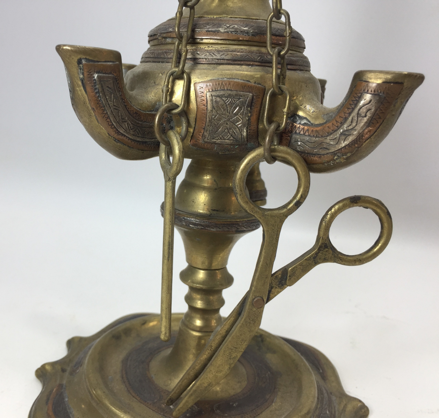 PİRİNÇ ÜSTÜ GÜMÜŞ VE KALEM İŞÇİLİKLİ NADİR FORMDA ASANSÖRLÜ KANDİL