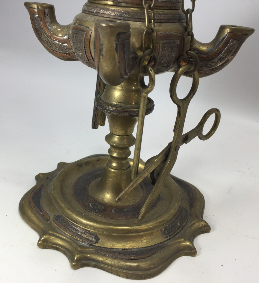 PİRİNÇ ÜSTÜ GÜMÜŞ VE KALEM İŞÇİLİKLİ NADİR FORMDA ASANSÖRLÜ KANDİL