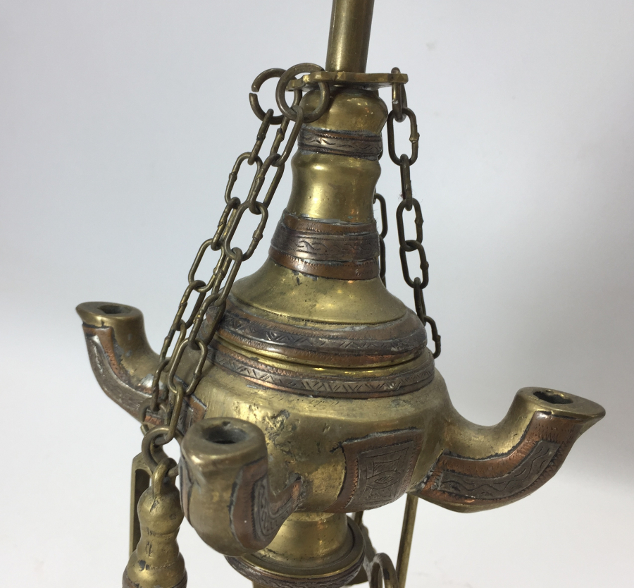 PİRİNÇ ÜSTÜ GÜMÜŞ VE KALEM İŞÇİLİKLİ NADİR FORMDA ASANSÖRLÜ KANDİL