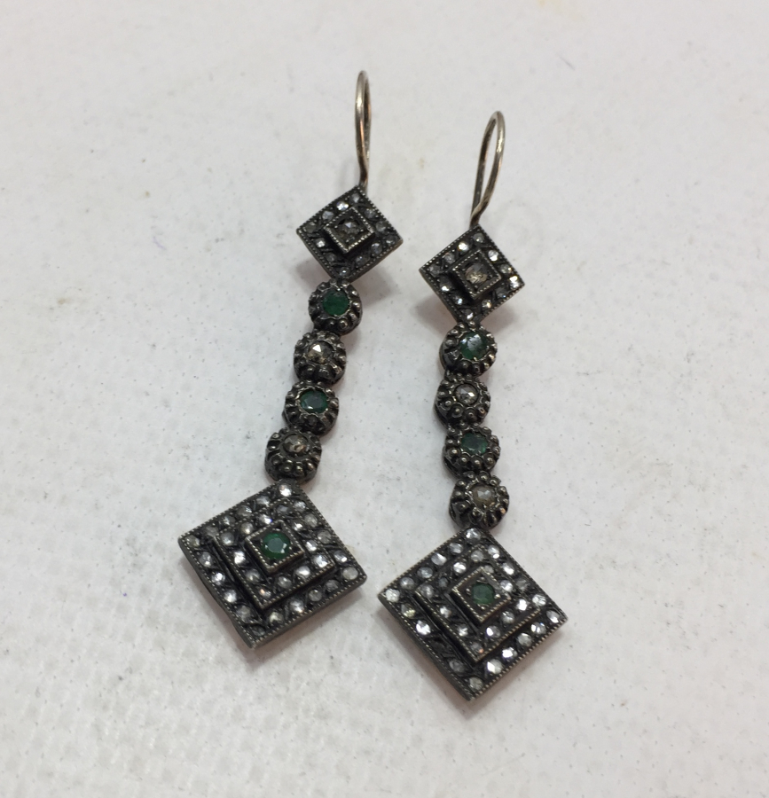 ELMAS VE ZÜMRÜT TAŞLARLA SÜSLÜ FRANSIZ KÜPE