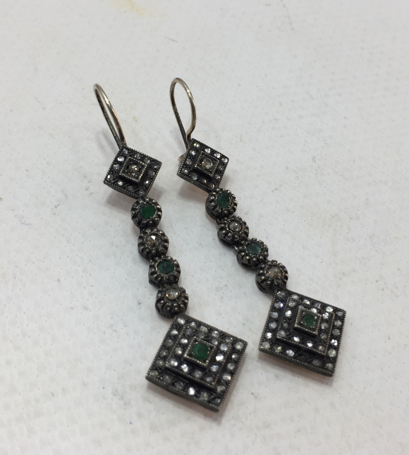 ELMAS VE ZÜMRÜT TAŞLARLA SÜSLÜ FRANSIZ KÜPE