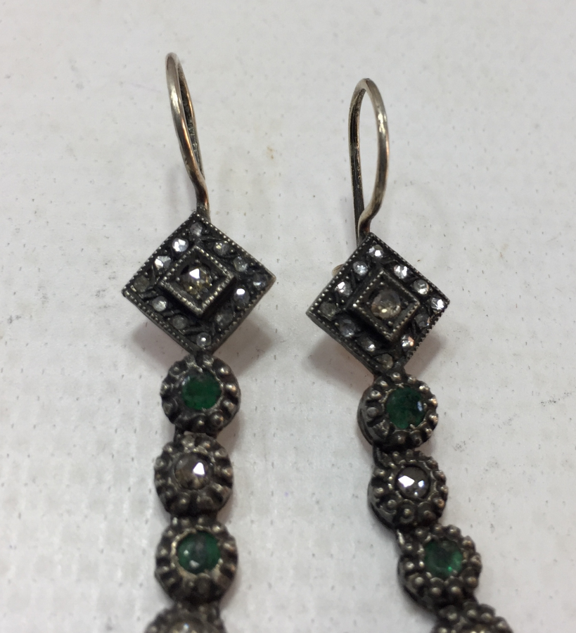 ELMAS VE ZÜMRÜT TAŞLARLA SÜSLÜ FRANSIZ KÜPE