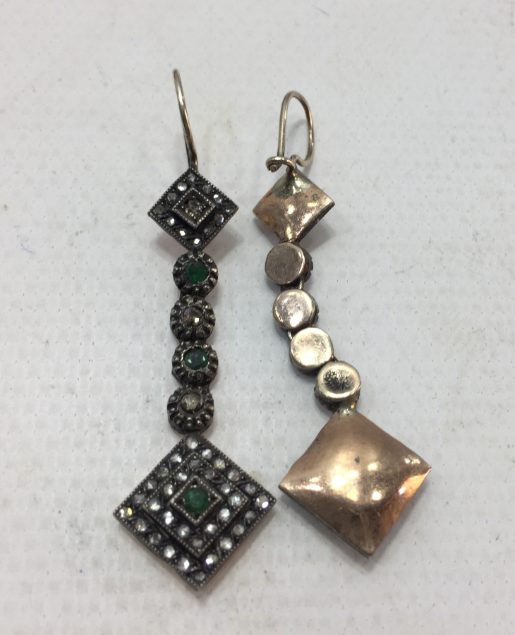 ELMAS VE ZÜMRÜT TAŞLARLA SÜSLÜ FRANSIZ KÜPE