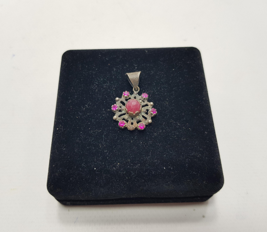 KIRMIZI DOĞAL TAŞLARLA SÜSLÜ GÜMÜŞ KOLYE UCU 