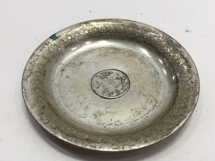 OSMANLI DÖNEMİ ORTASINDA GÜMÜŞ PARA BULUNAN GÜMÜŞ KINA TASI