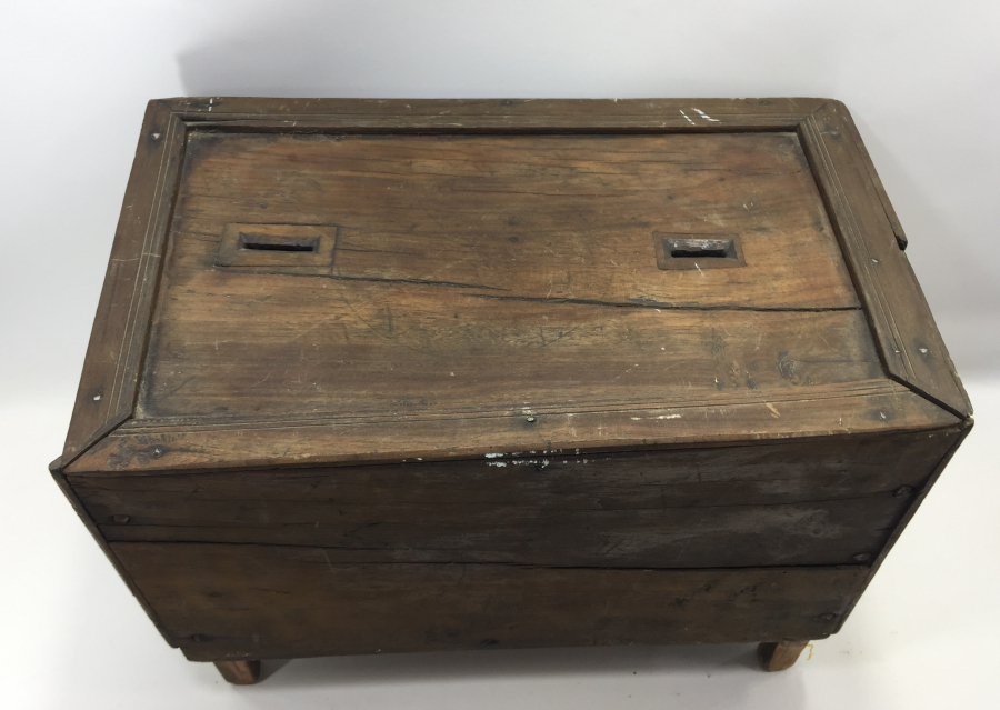 OSMANLI DÖNEMİ ÜZERİ SELVİLİ VE MÜHRÜ SÜLEYMANLI AHŞAP YARDIM SANDIĞI