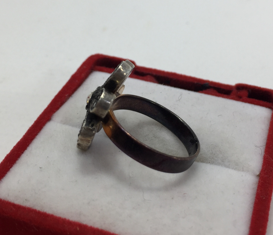 PAPATYA FORMUNDA ANTİKA ELMAS YÜZÜK