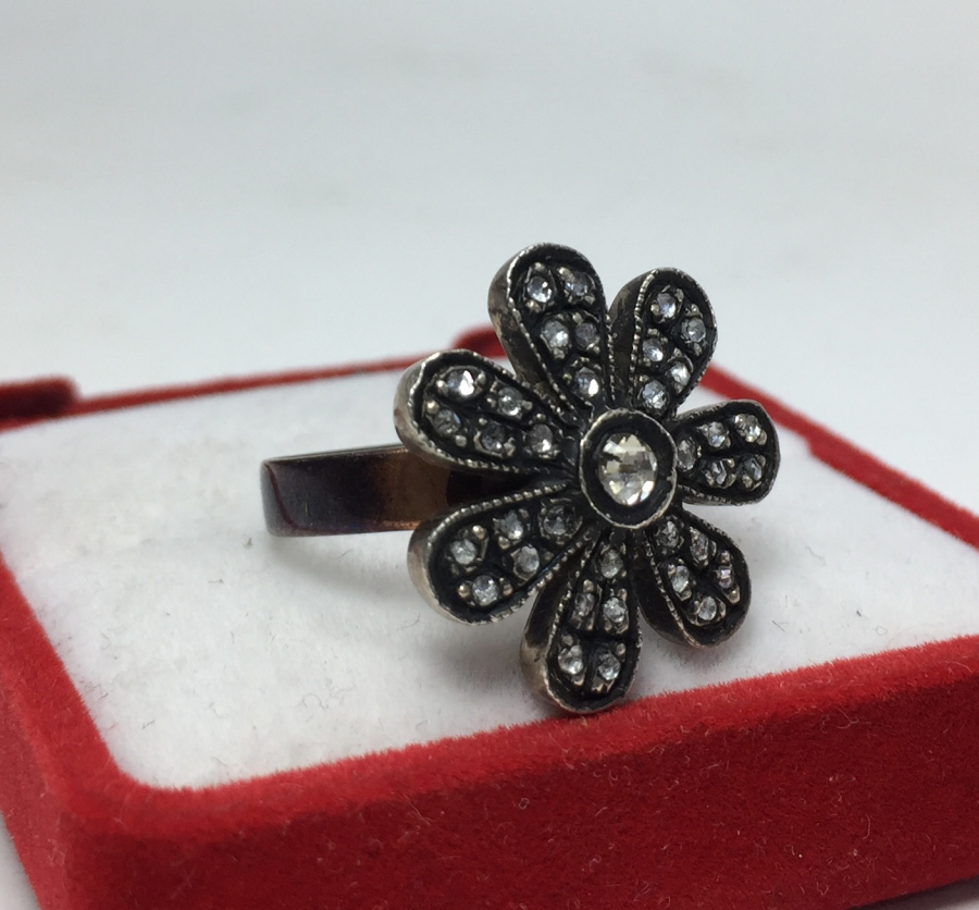 PAPATYA FORMUNDA ANTİKA ELMAS YÜZÜK