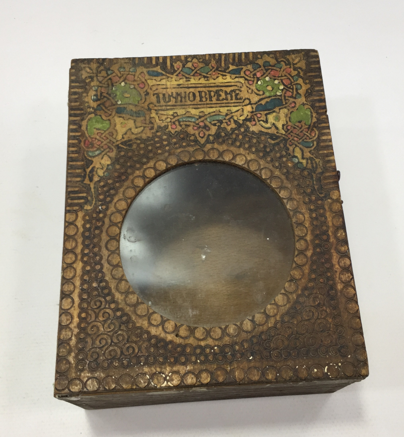 ÜZERİ RUSÇA YAZILI ANTİKA SAAT KABI