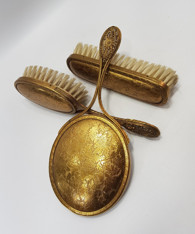 1900'LERDEN ELBİSE FIRÇASI VE AYNA TAKIMI 