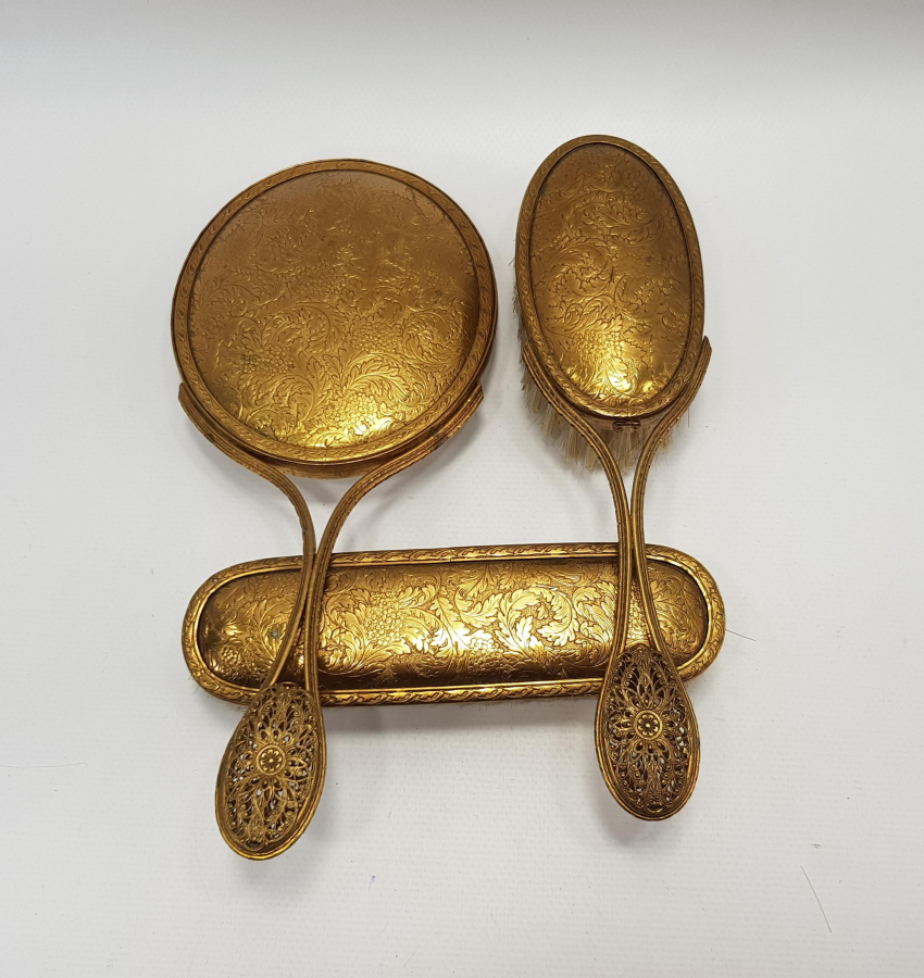 1900'LERDEN ELBİSE FIRÇASI VE AYNA TAKIMI 