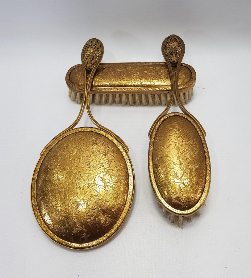 1900'LERDEN ELBİSE FIRÇASI VE AYNA TAKIMI 