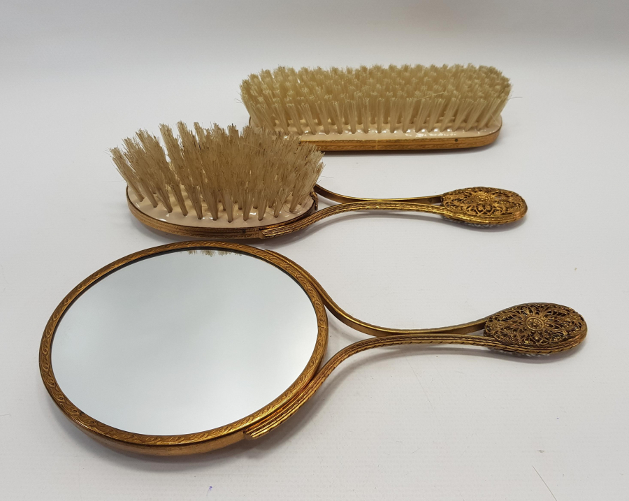 1900'LERDEN ELBİSE FIRÇASI VE AYNA TAKIMI 