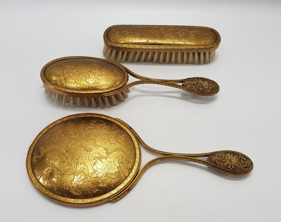 1900'LERDEN ELBİSE FIRÇASI VE AYNA TAKIMI 