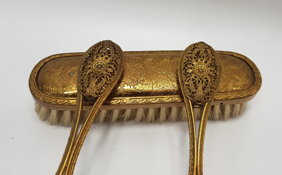 1900'LERDEN ELBİSE FIRÇASI VE AYNA TAKIMI 