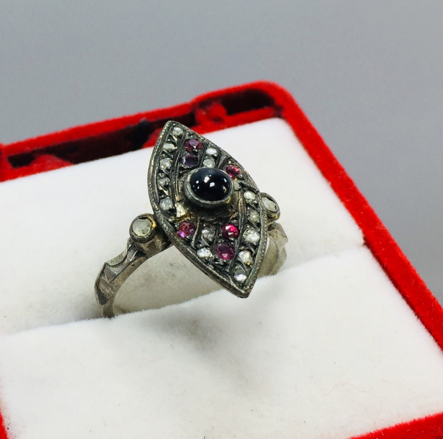 ELMAS VE YAKUT TAŞLI ANTİKA MEKİK YÜZÜK