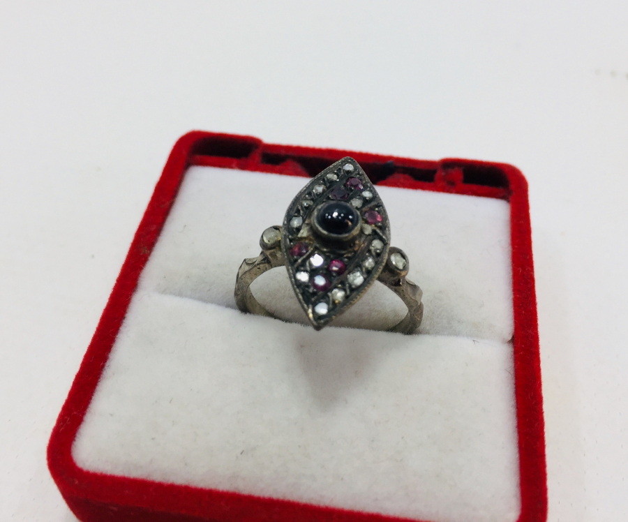 ELMAS VE YAKUT TAŞLI ANTİKA MEKİK YÜZÜK