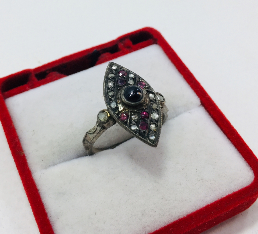 ELMAS VE YAKUT TAŞLI ANTİKA MEKİK YÜZÜK