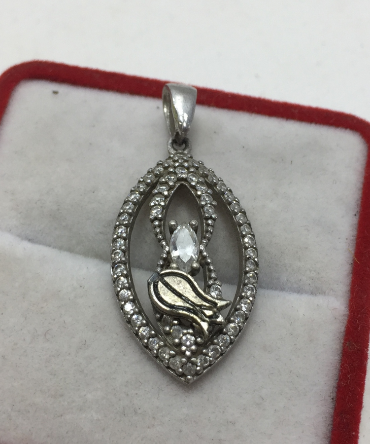 GÜMÜŞ ÜZERİ LALE MOTİFLİ KOLYE UCU