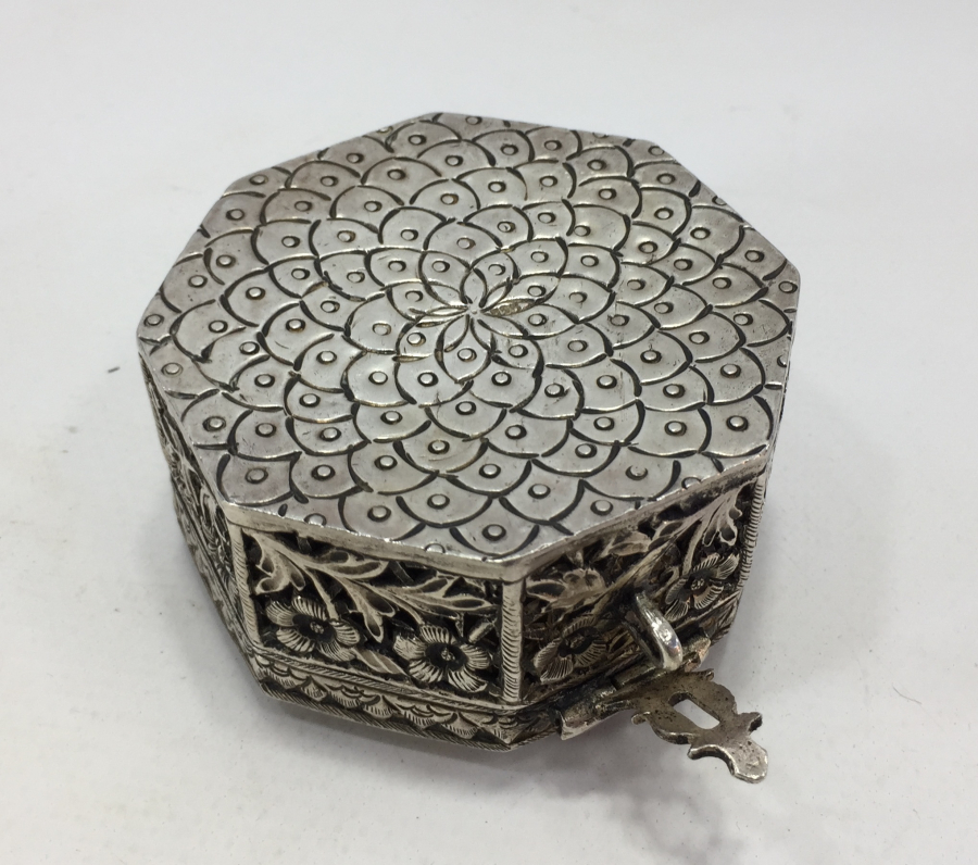 TAMAMI EL YAPIMI KALEM VE KABARTMA İŞÇİLİKLİ BÜYÜK BOY MÜCEVHER KUTUSU