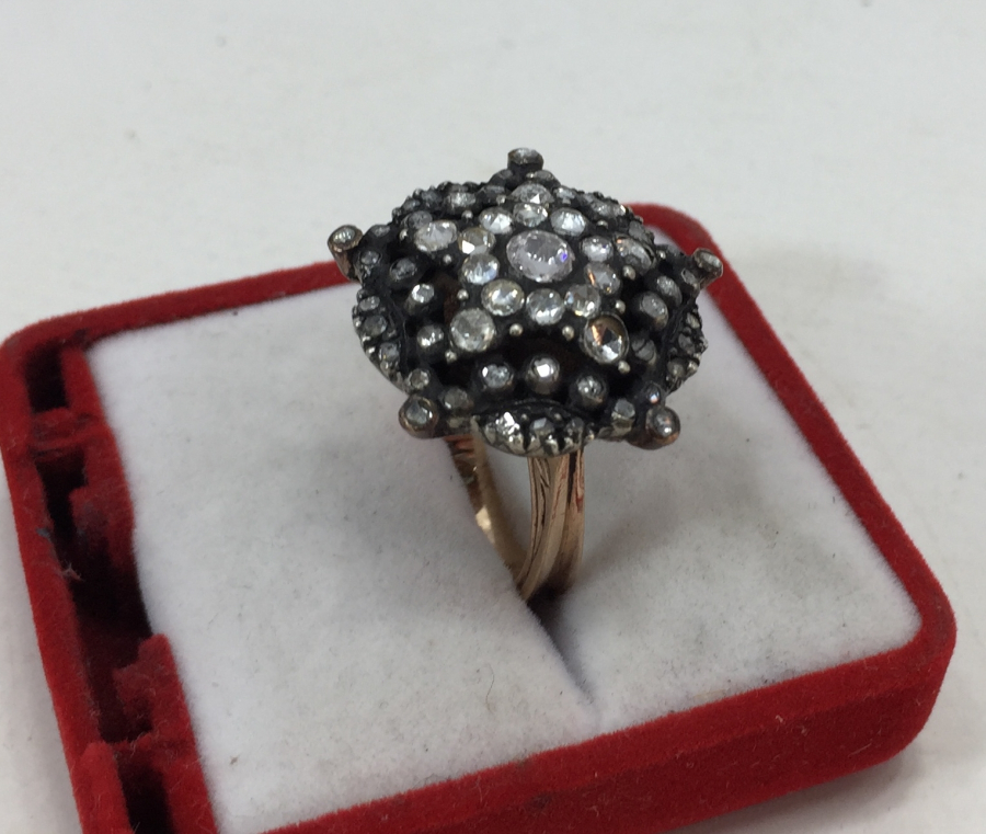 ÜZERİ ELMAS TAŞLARLA SÜSLÜ YILDIZ FORMUNDA KALEM İŞÇİLİKLİ ANTİKA YÜZÜK