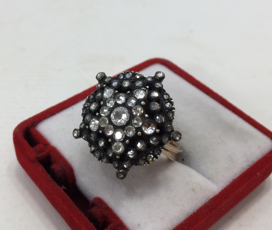 ÜZERİ ELMAS TAŞLARLA SÜSLÜ YILDIZ FORMUNDA KALEM İŞÇİLİKLİ ANTİKA YÜZÜK