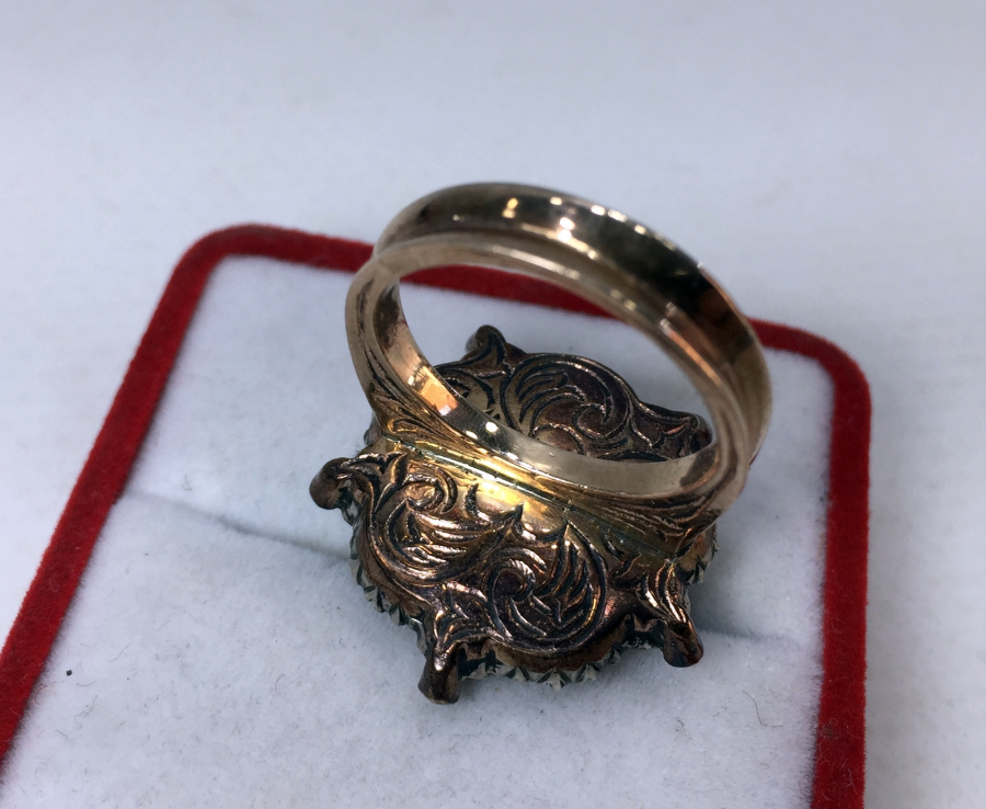 ÜZERİ ELMAS TAŞLARLA SÜSLÜ YILDIZ FORMUNDA KALEM İŞÇİLİKLİ ANTİKA YÜZÜK