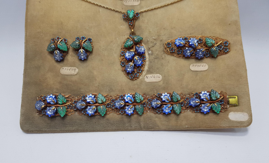 ANTİKA BIJUTERİ TAKI KARTELASI 