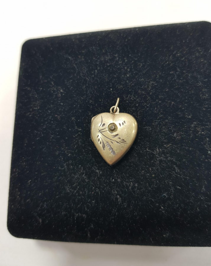 KALP FORMLU GÜMÜŞ RESİMLİK KOLYE UCU