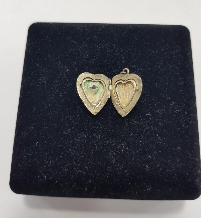 KALP FORMLU GÜMÜŞ RESİMLİK KOLYE UCU