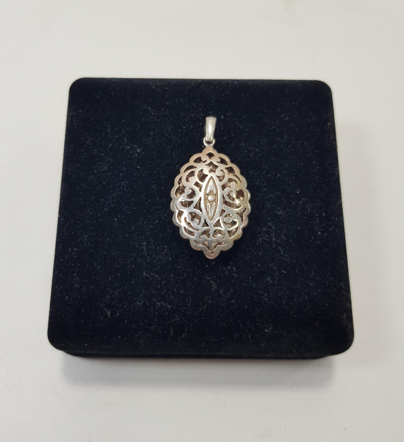 ORTASI YEŞİL TAŞLI GÜMÜŞ KOLYE UCU 