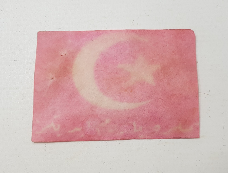 OSMANLICA YETİMLERE YARDIM EDİNİZ YAZILI BAYRAK YAKA KARTI 