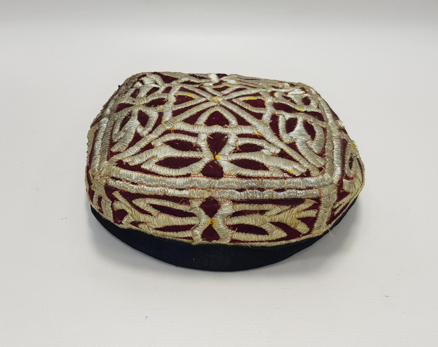 SIRMA İŞÇİLİKLİ KADİFE ŞAPKA