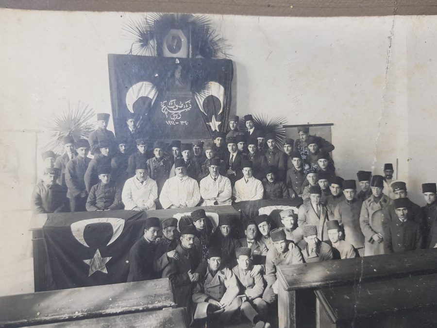 TIP TARİHİ: 1924 ASKERİ TIP ÖĞRENCİLERİ SON ANATOMİ DERSİ VE KADAVRALAR 